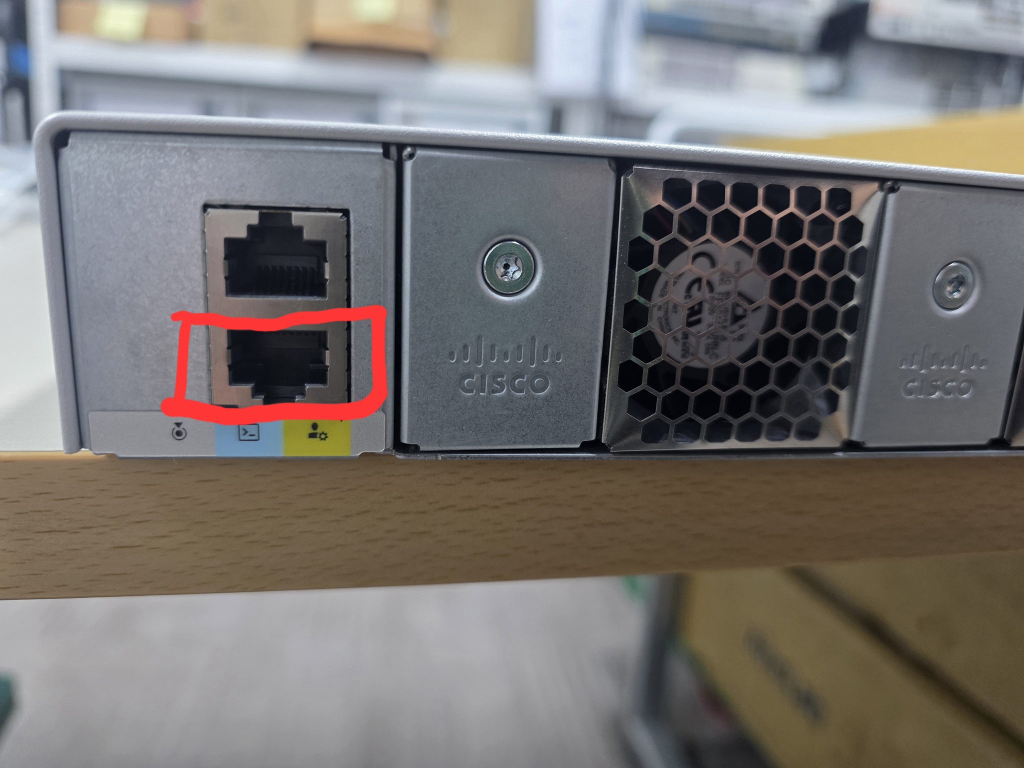 Gi0 Catalyst 9000 시리즈 SSH 설정 방법과 Mgmt VRF 라우팅 구성